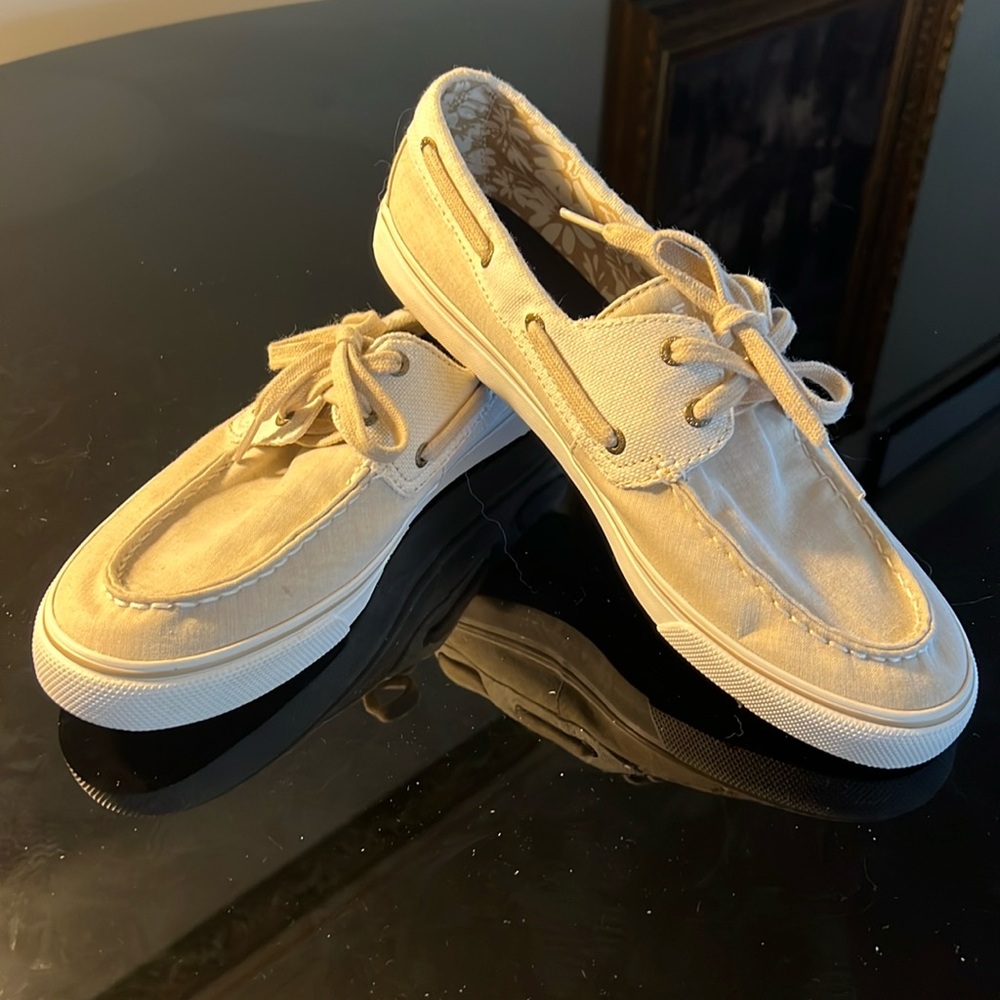 Women’s Sperry Top-Sider shoes in 9.5